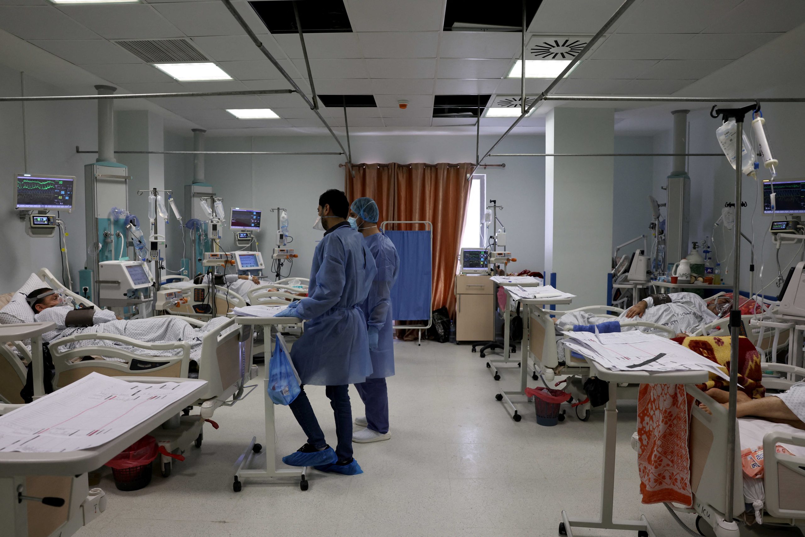 This picture taken on April 22, 2021 shows a general view of nurses and patients at the COVID-19 coronavirus intensive care unit , at the Turkish-Palestinian Friendship Hospital in Gaza City. (Photo by Emmanuel DUNAND / AFP)