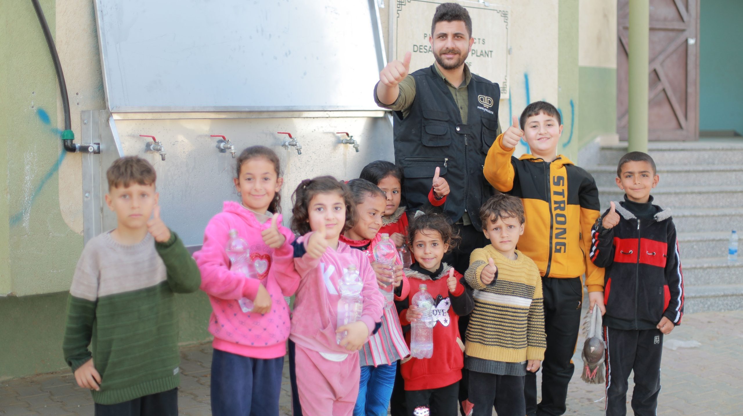 2hLlisAA-scaled-e1743296741231