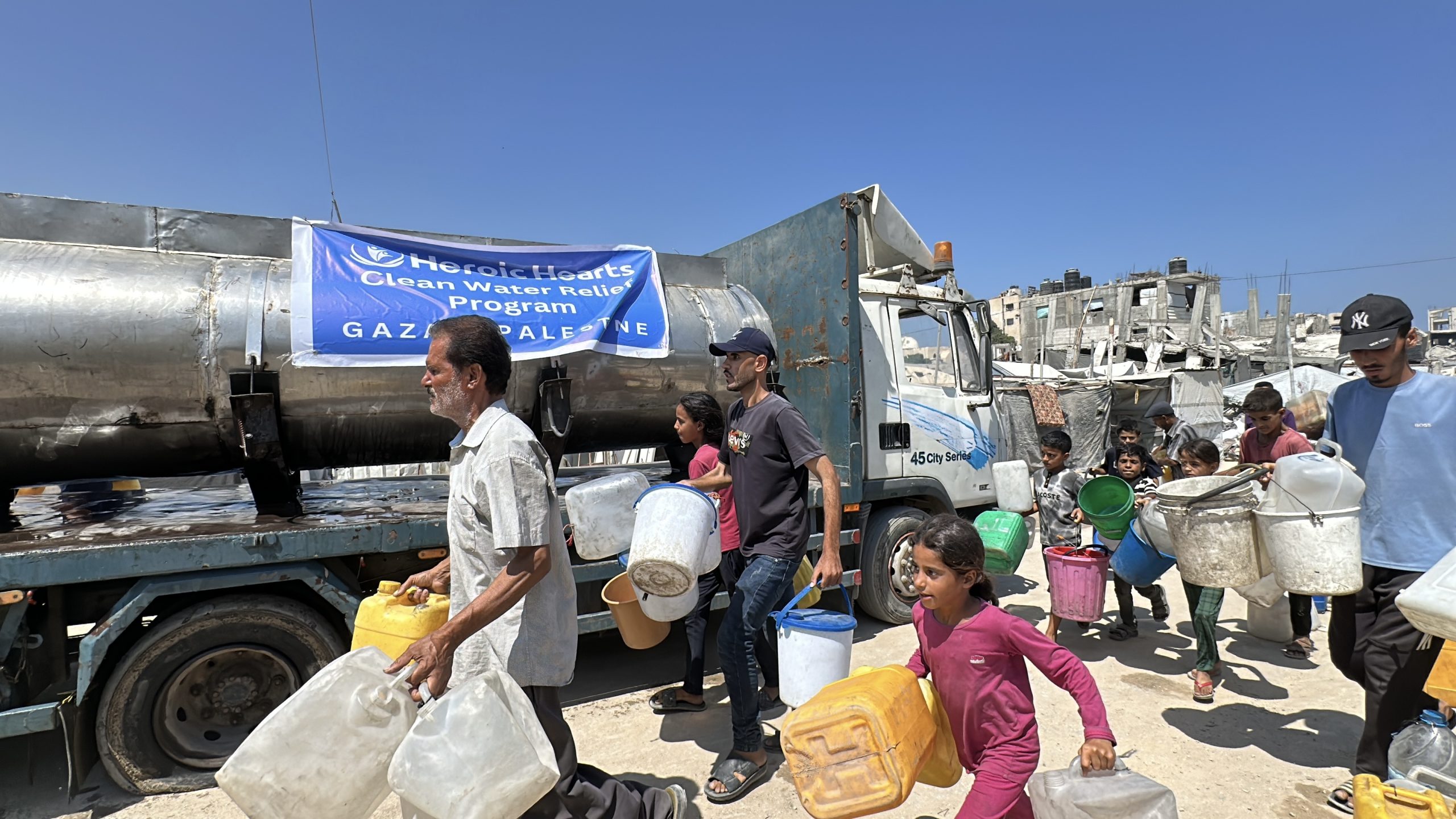 Jul-22-Gaza Strip-Heroic Hearts-Water distribution program(3)